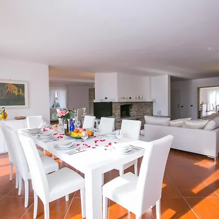 Sleeps 12 Pool Tremezzo