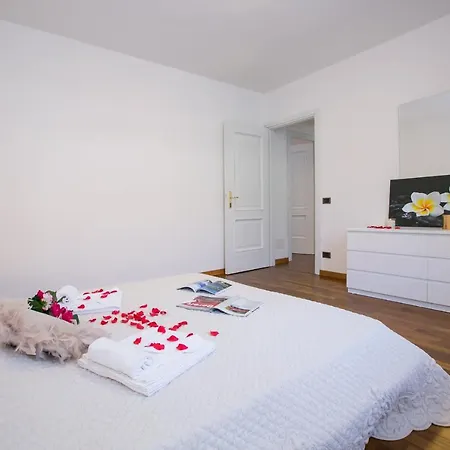 Sleeps 12 Pool Villa